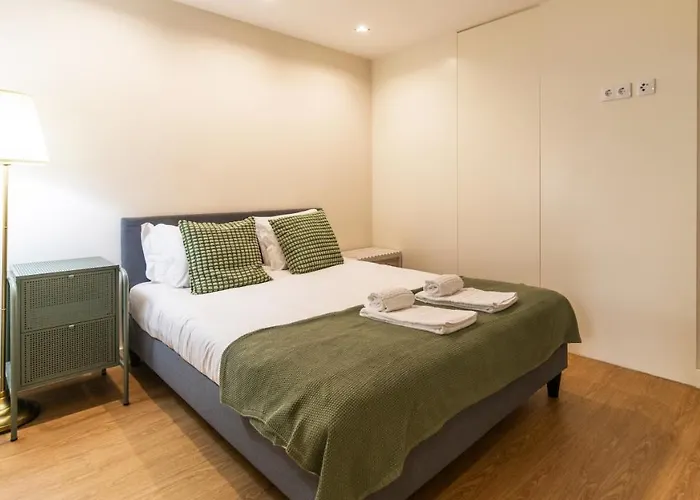 Delightful Duplex By Lovelystay * פורטו