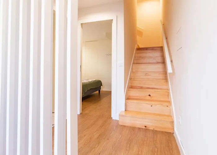 Delightful Duplex By Lovelystay * פורטו