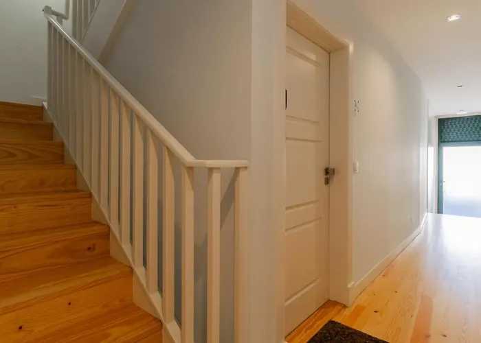 Delightful Duplex By Lovelystay * פורטו